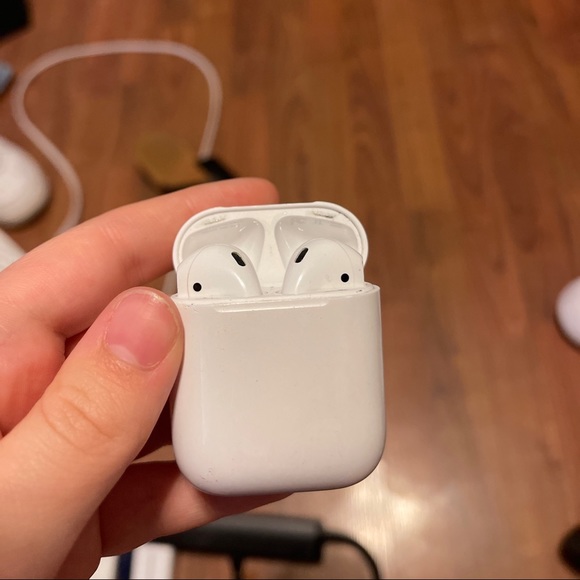 COPY - Apple AirPods